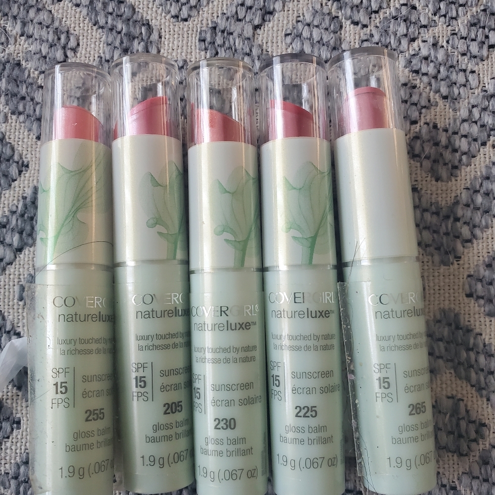 NWT 5 Covergirl natureluxe